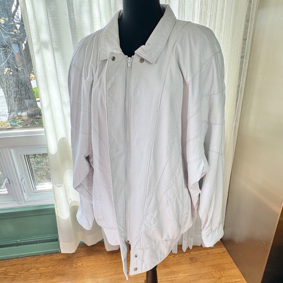 Vintage 1980s leather jacket, white oversized shoulders, batwing sleeves, 14/16 - Picture 10 of 13